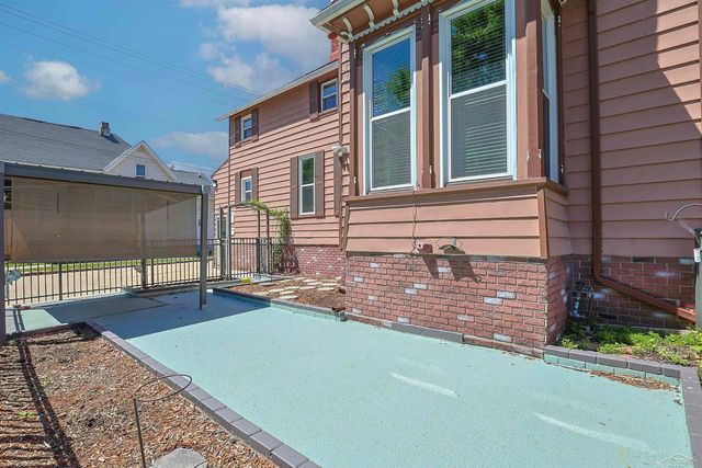 601 N Van Buren Street, Bay City, MI 48708