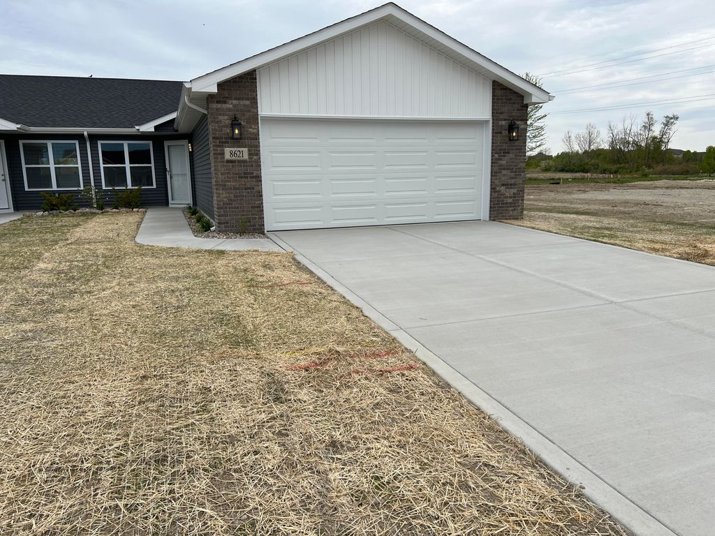 8616 Madison Street, Merrillville, IN 46410