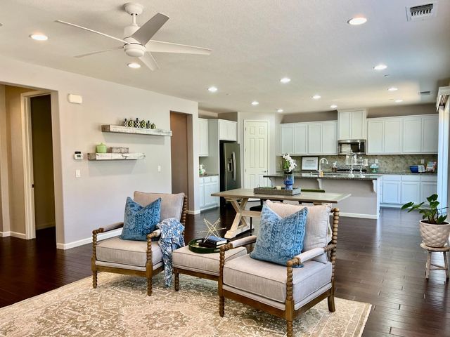 1015 Oak Brook Way, Gilroy, CA 95020