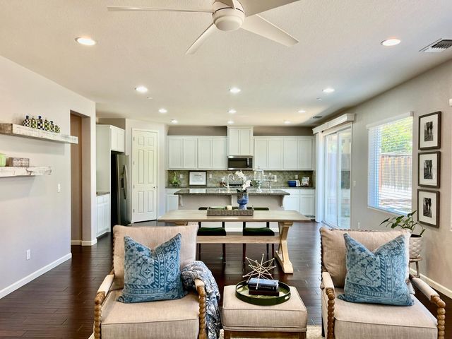 1015 Oak Brook Way, Gilroy, CA 95020