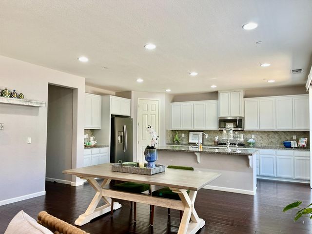 1015 Oak Brook Way, Gilroy, CA 95020