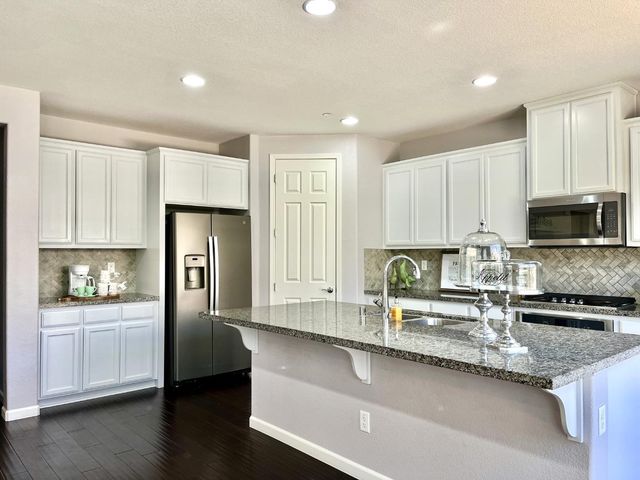 1015 Oak Brook Way, Gilroy, CA 95020