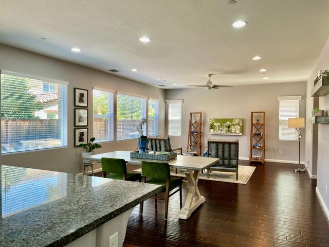 1015 Oak Brook Way, Gilroy, CA 95020