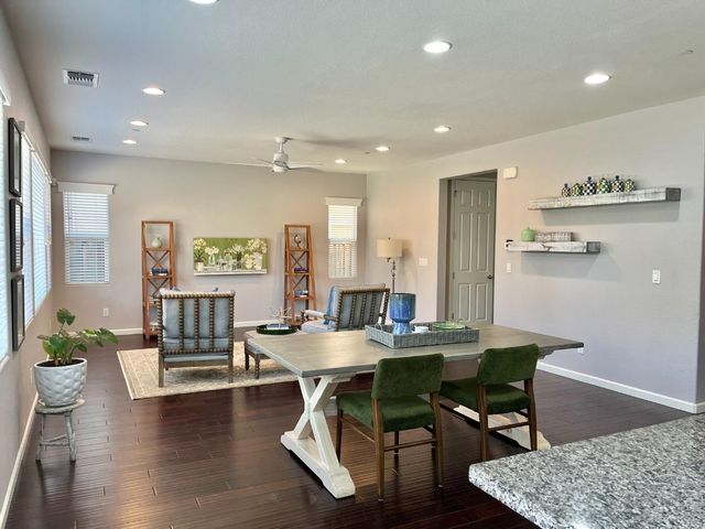 1015 Oak Brook Way, Gilroy, CA 95020