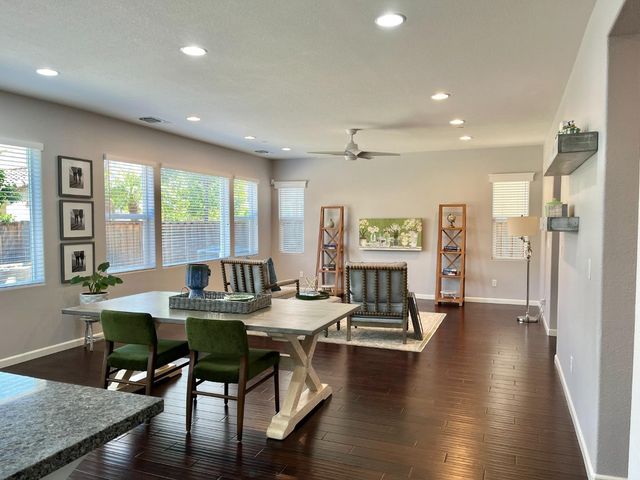 1015 Oak Brook Way, Gilroy, CA 95020