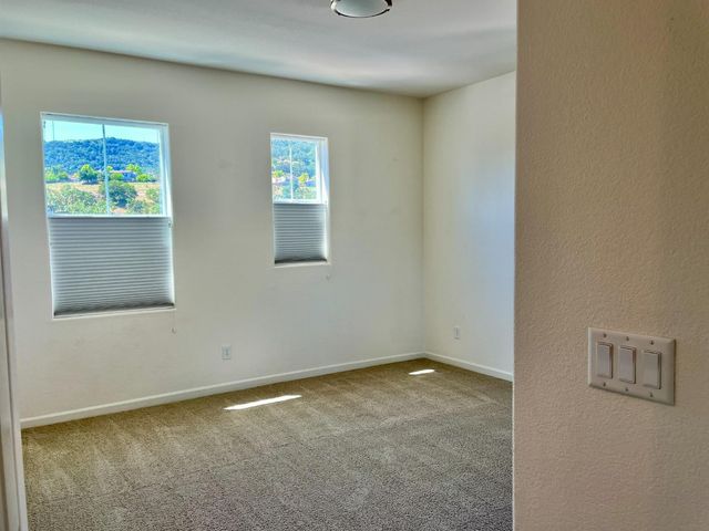 1015 Oak Brook Way, Gilroy, CA 95020