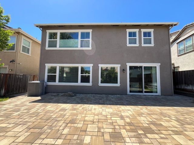 1015 Oak Brook Way, Gilroy, CA 95020