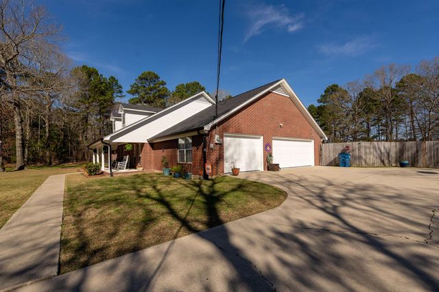279 Rocking Chair Rd., Kilgore, TX 75662