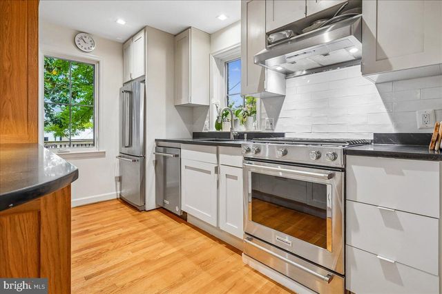 2910 UPTON ST NW, Washington, DC 20008