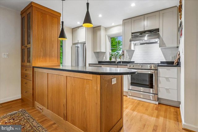 2910 UPTON ST NW, Washington, DC 20008