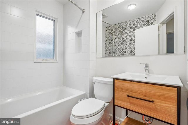 2910 UPTON ST NW, Washington, DC 20008