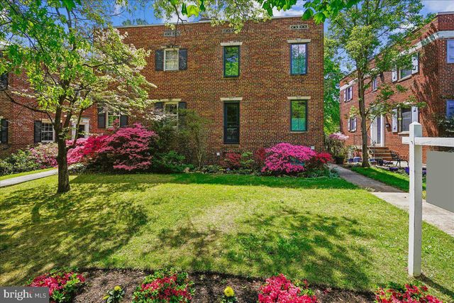 2910 UPTON ST NW, Washington, DC 20008