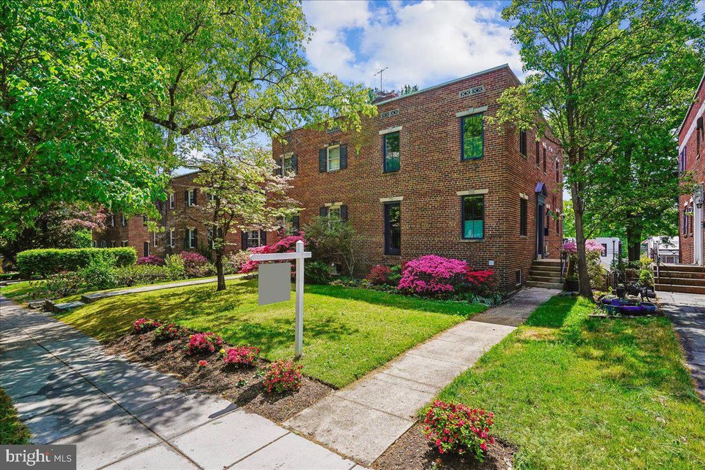 2910 UPTON ST NW, Washington, DC 20008