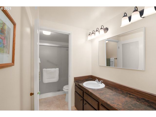 17753 Nw LAKEWAY Ct, Beaverton, OR 97006