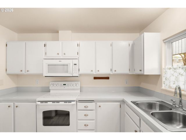 17753 Nw LAKEWAY Ct, Beaverton, OR 97006