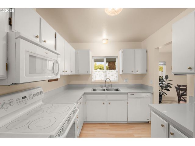 17753 Nw LAKEWAY Ct, Beaverton, OR 97006
