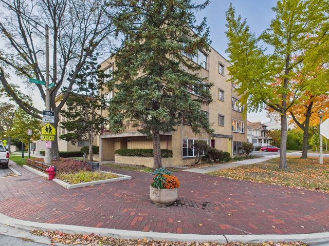 300 Chicago Avenue 4N, Oak Park, IL 60302