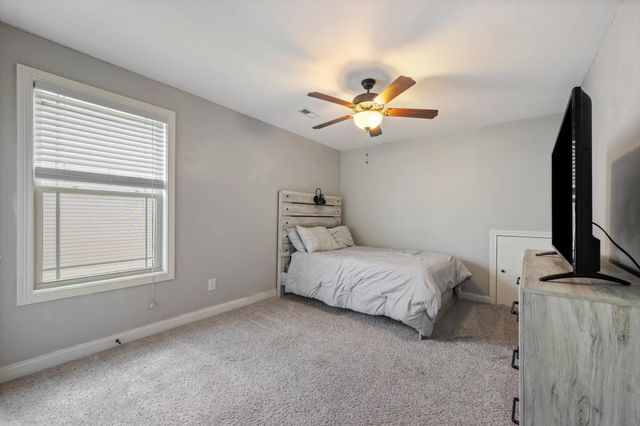 1496 Amberley Dr, Clarksville, TN 37043