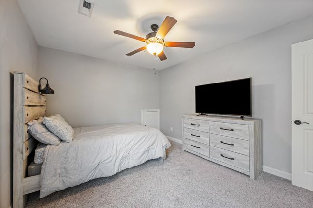1496 Amberley Dr, Clarksville, TN 37043