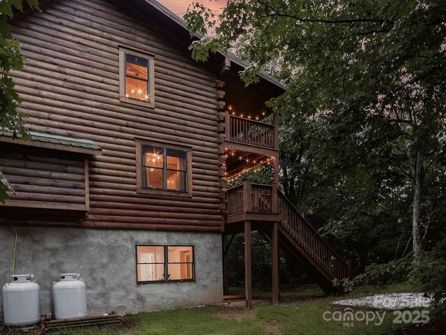 123 Chickadee Lane, Maggie Valley, NC 28751
