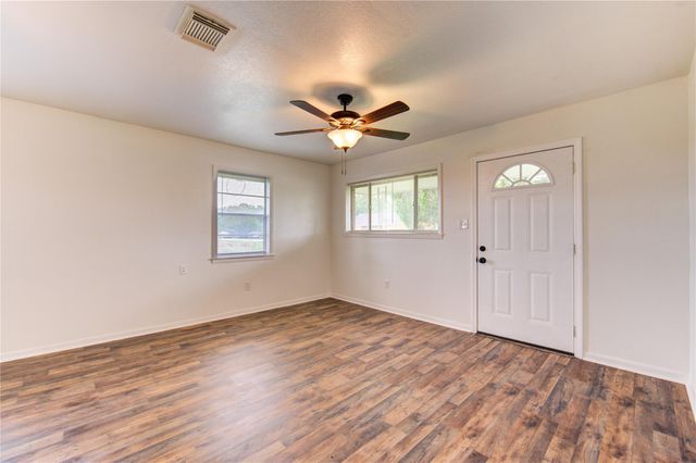 402 N 1st Street, Beasley, TX 77417
