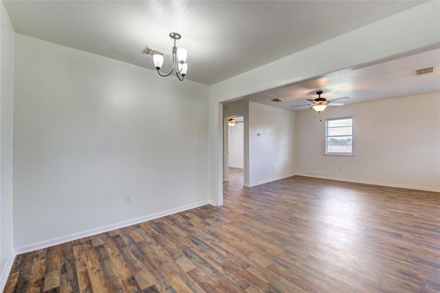 402 N 1st Street, Beasley, TX 77417