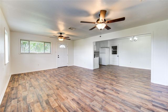 402 N 1st Street, Beasley, TX 77417