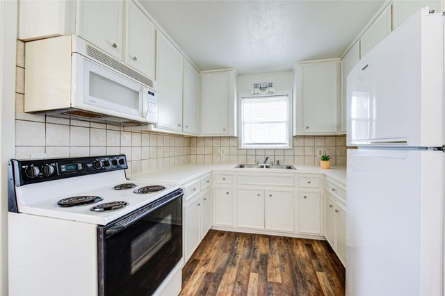 402 N 1st Street, Beasley, TX 77417