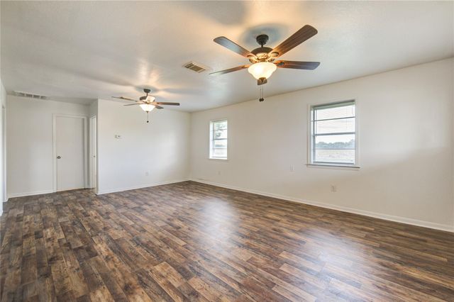 402 N 1st Street, Beasley, TX 77417