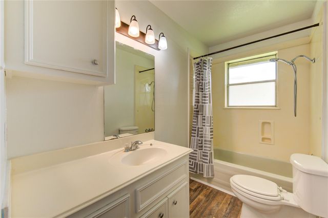 402 N 1st Street, Beasley, TX 77417