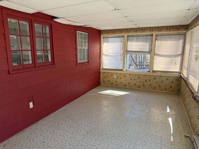 125 Brookfield Rd, Sturbridge, MA 01518