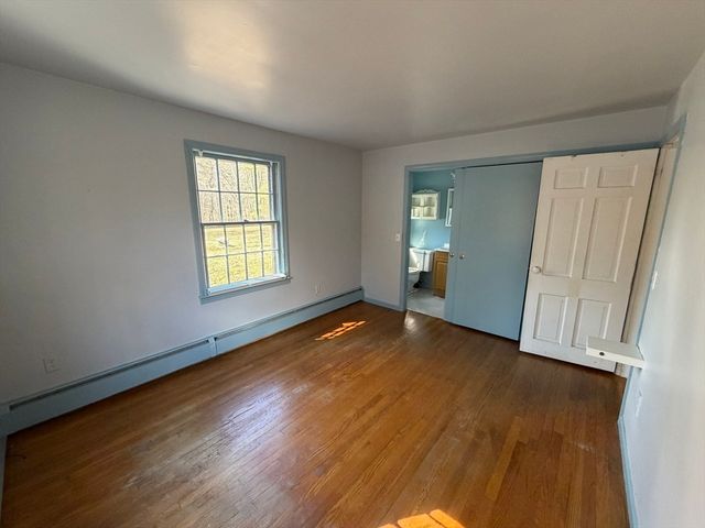 125 Brookfield Rd, Sturbridge, MA 01518