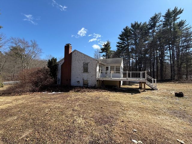 125 Brookfield Rd, Sturbridge, MA 01518