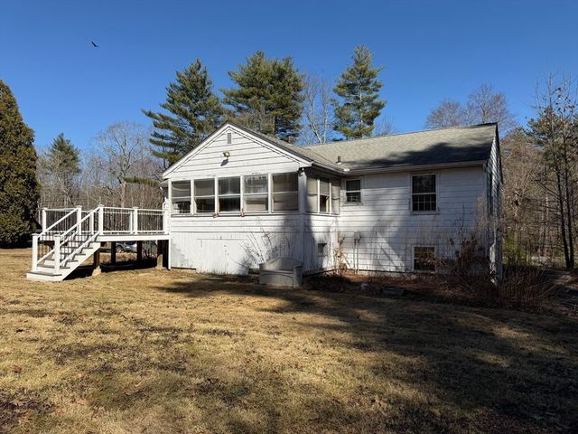 125 Brookfield Rd, Sturbridge, MA 01518