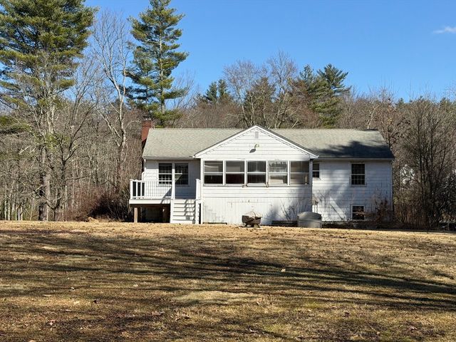125 Brookfield Rd, Sturbridge, MA 01518