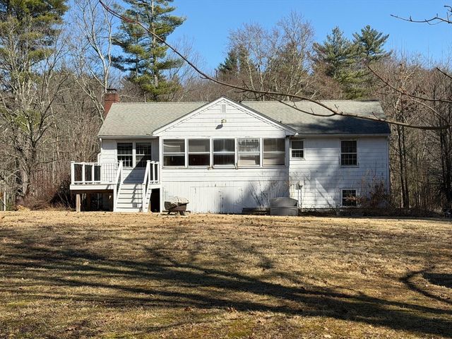 125 Brookfield Rd, Sturbridge, MA 01518