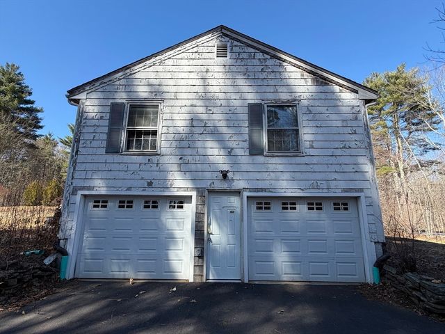 125 Brookfield Rd, Sturbridge, MA 01518