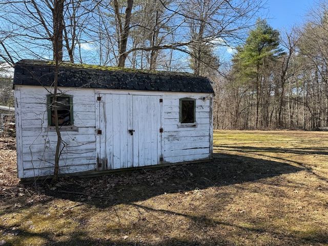 125 Brookfield Rd, Sturbridge, MA 01518