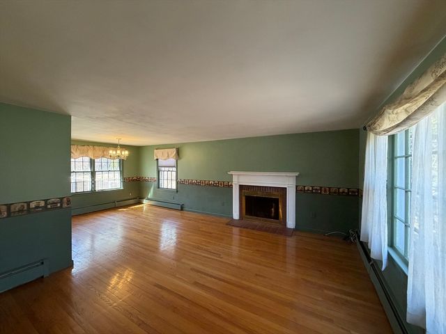 125 Brookfield Rd, Sturbridge, MA 01518