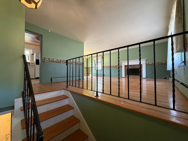 125 Brookfield Rd, Sturbridge, MA 01518