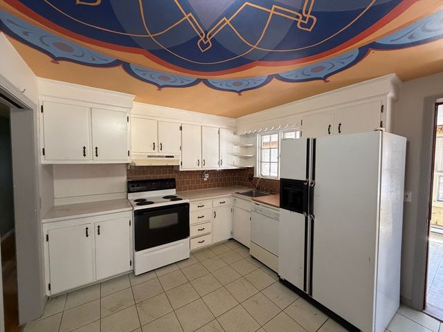 125 Brookfield Rd, Sturbridge, MA 01518