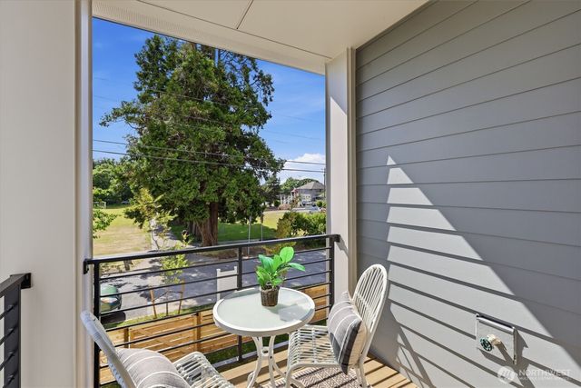 2710 58th Avenue SW, Seattle, WA 98116