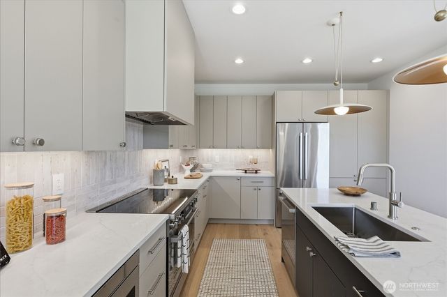 2710 58th Avenue SW, Seattle, WA 98116