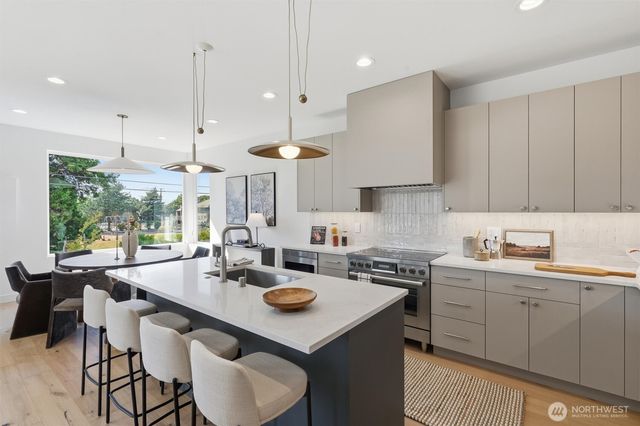 2710 58th Avenue SW, Seattle, WA 98116