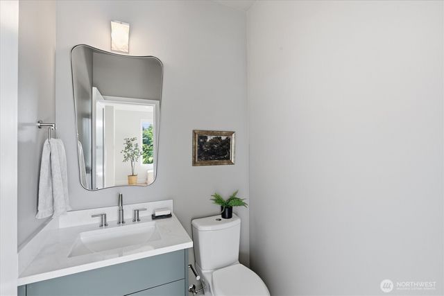 2710 58th Avenue SW, Seattle, WA 98116