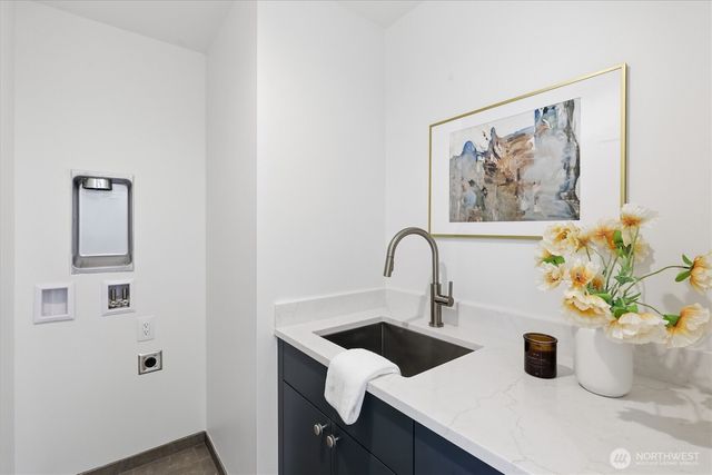 2710 58th Avenue SW, Seattle, WA 98116