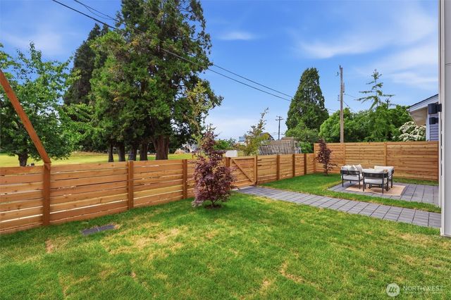 2710 58th Avenue SW, Seattle, WA 98116