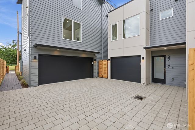 2710 58th Avenue SW, Seattle, WA 98116