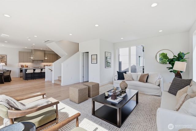 2710 58th Avenue SW, Seattle, WA 98116