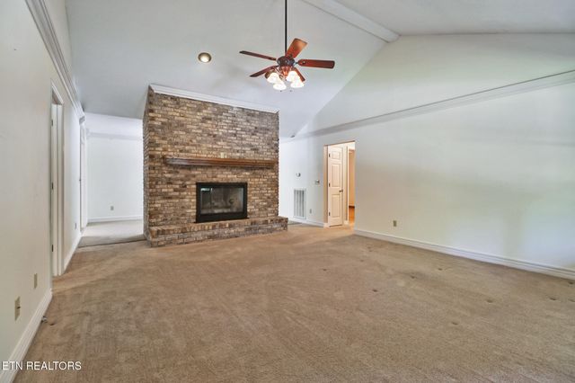 104 Brockhaven Lane, Crossville, TN 38558